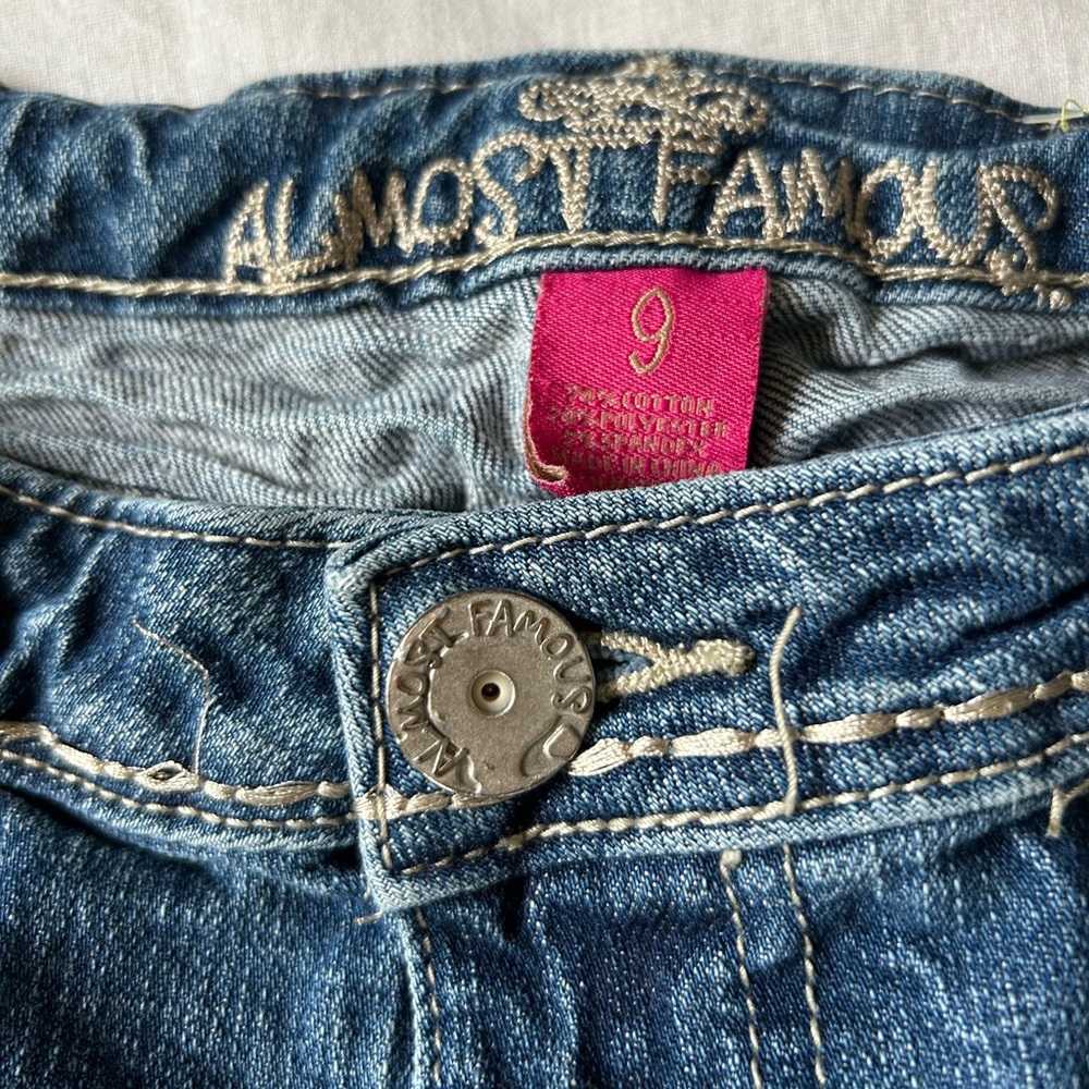 Almost Famous Distressed Y2K Capri Jeans - Picture 6 of 11